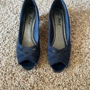 NWOT Navy Blue Kitten Heels